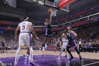 纵向推进的 纵向推进的